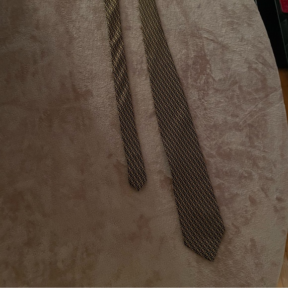 100% Silk Kailong Tie - Picture 6 of 7